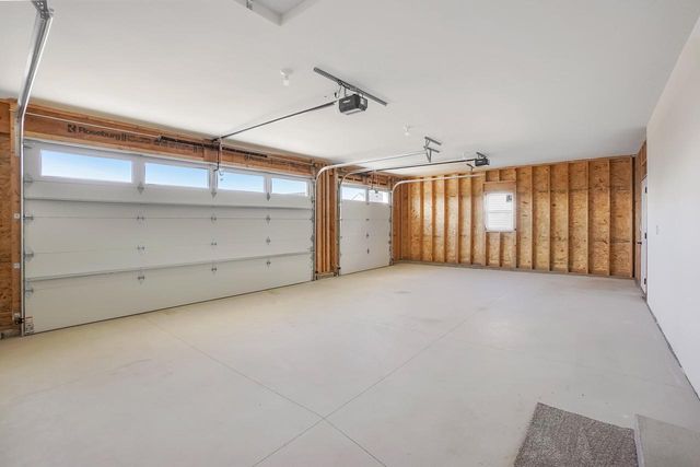 1364 Periwinkle PASS, Oconomowoc, WI 53066