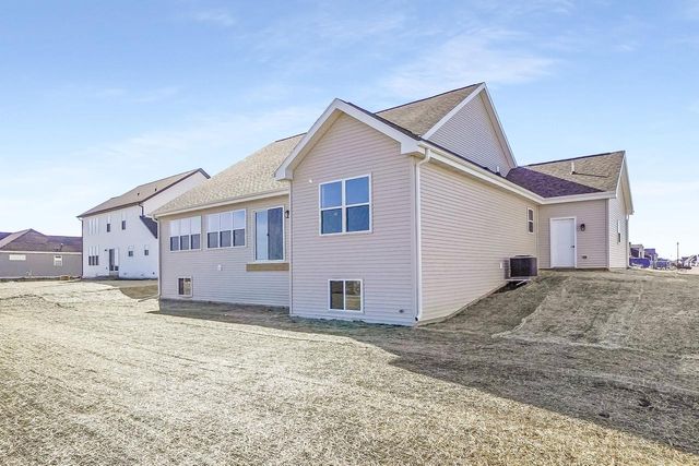 1364 Periwinkle PASS, Oconomowoc, WI 53066