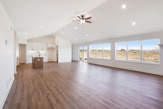 1364 Periwinkle PASS, Oconomowoc, WI 53066