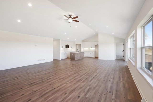 1364 Periwinkle PASS, Oconomowoc, WI 53066