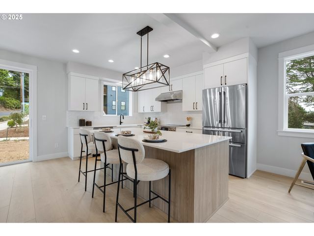 6012 Sw 18th Ave, Portland, OR 97239