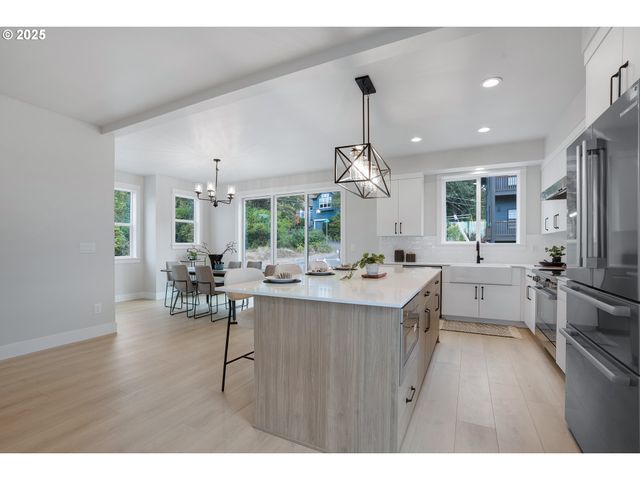 6012 Sw 18th Ave, Portland, OR 97239