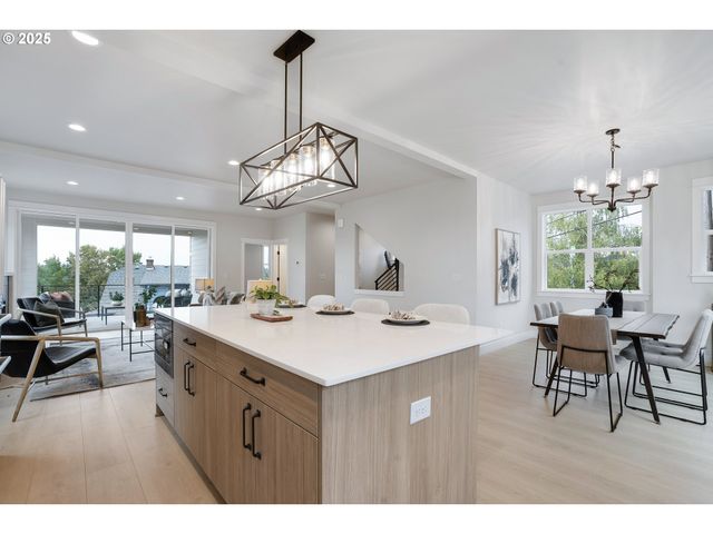 6012 Sw 18th Ave, Portland, OR 97239