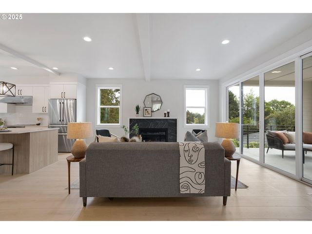 6012 Sw 18th Ave, Portland, OR 97239