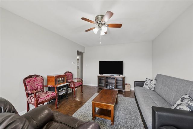 5026 N Michigan Avenue, Schiller Park, IL 60176