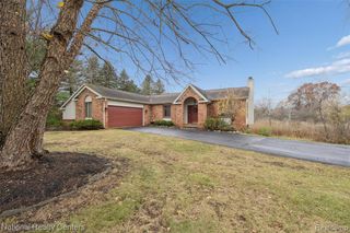 2893 Debbiwood Court, Milford, MI 48381