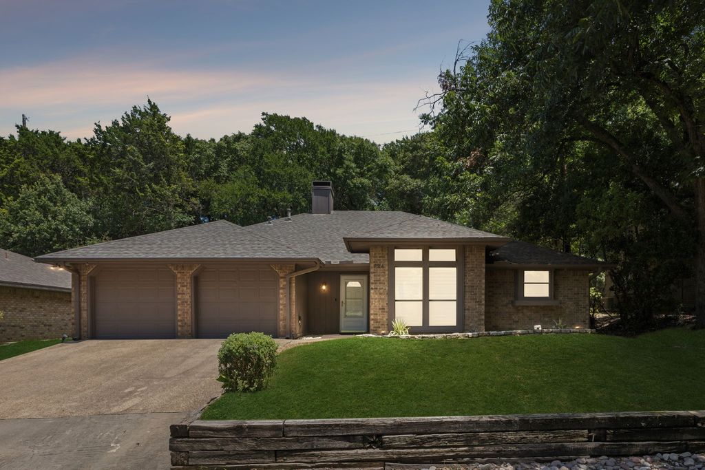824 Cherlynne Drive, Cedar Hill, TX 75104