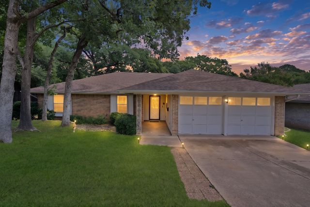 2505 Ironwood Court, Arlington, TX 76016