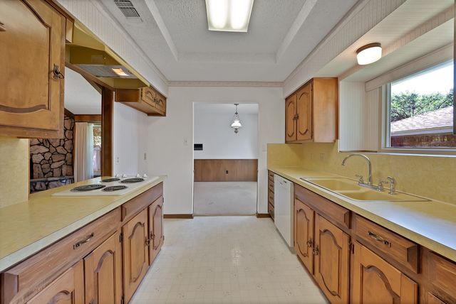 2505 Ironwood Court, Arlington, TX 76016