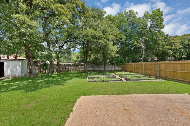 2505 Ironwood Court, Arlington, TX 76016
