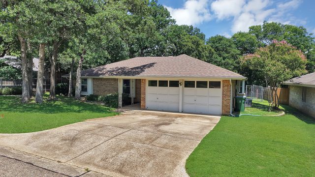 2505 Ironwood Court, Arlington, TX 76016