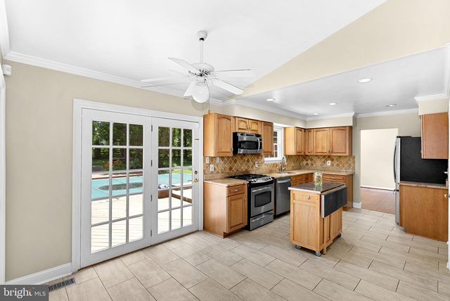 5405 HAMPTON FOREST WAY, Fairfax, VA 22030