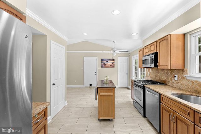 5405 HAMPTON FOREST WAY, Fairfax, VA 22030