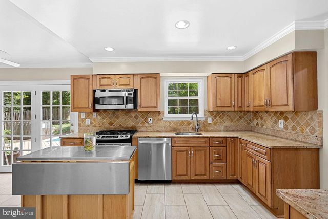 5405 HAMPTON FOREST WAY, Fairfax, VA 22030