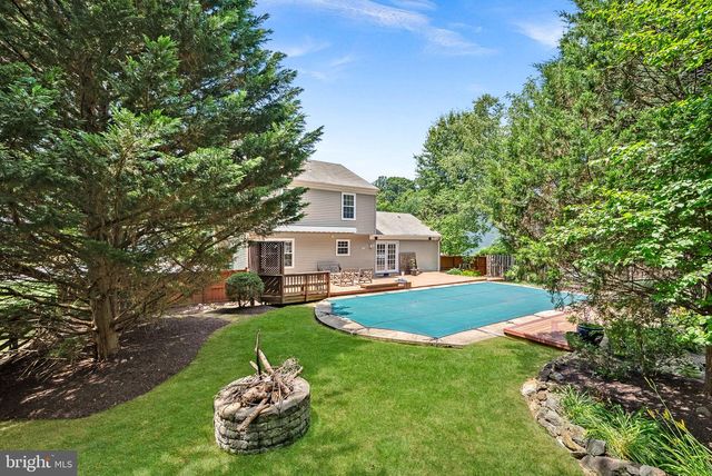 5405 HAMPTON FOREST WAY, Fairfax, VA 22030