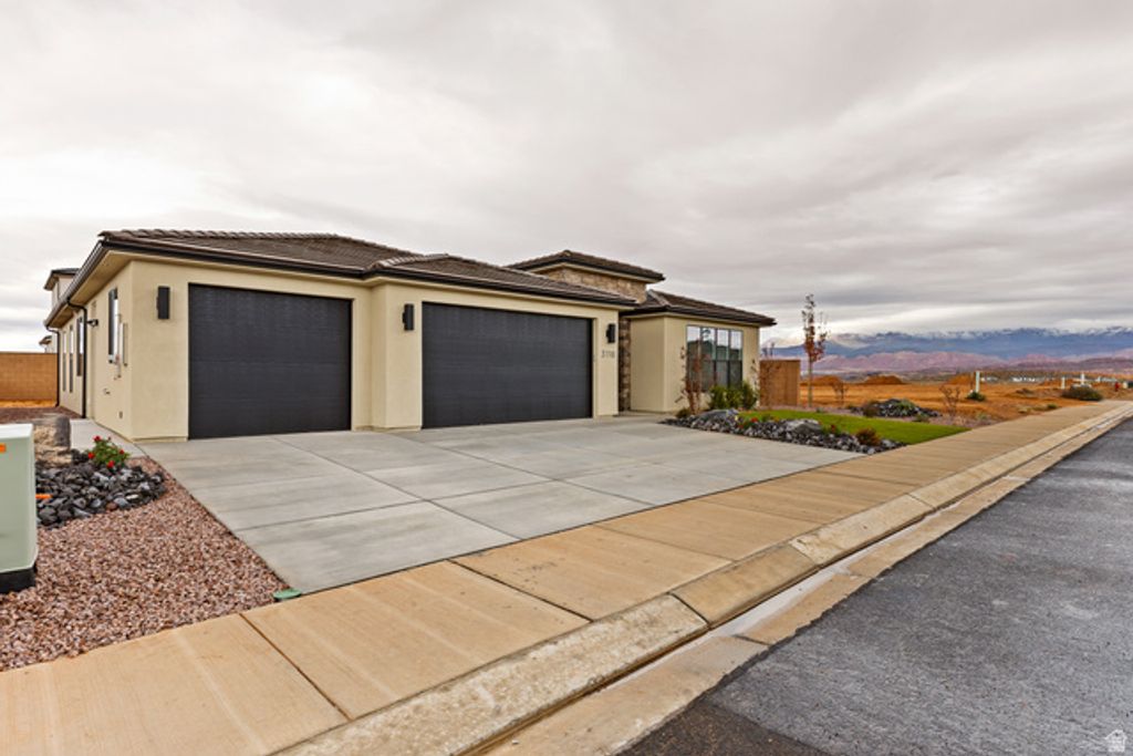 Image 2 of property listing at 3118 S 4800 W #8, Hurricane, UT 84737