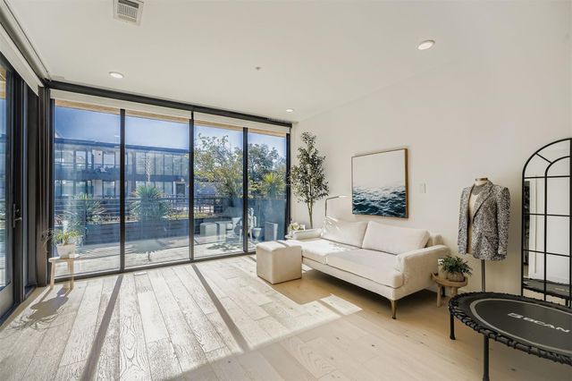 1600 S 1st ST 201, Austin, TX 78704