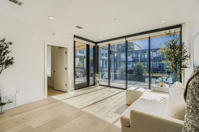 1600 S 1st ST 201, Austin, TX 78704