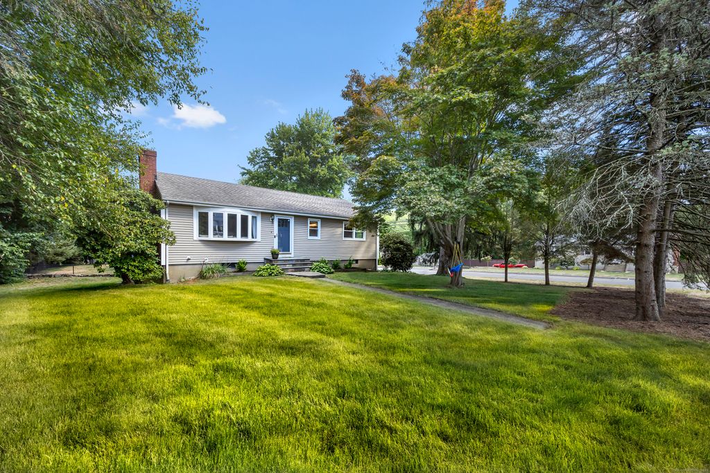 4 Soundview Avenue, Trumbull, CT 06611
