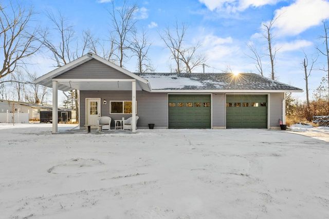 N1418 HWY M-35, Menomonie, MI 49858