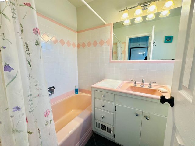 40 E Harper St, Stockton, CA 95204