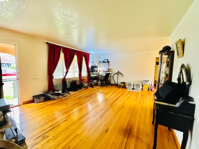 40 E Harper St, Stockton, CA 95204