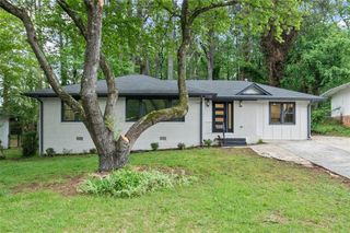 140 SE LAROSE SE Circle, Marietta, GA 30060