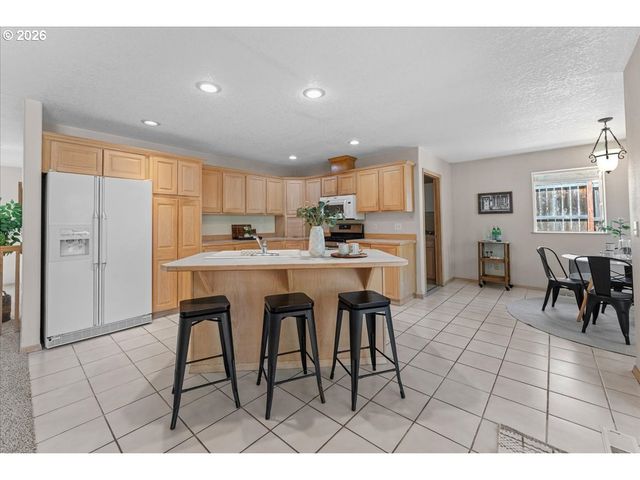 36740 ELDRIDGE Dr, Sandy, OR 97055