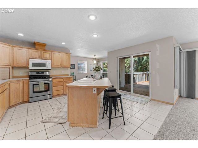 36740 ELDRIDGE Dr, Sandy, OR 97055