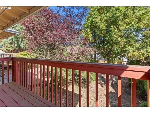 36740 ELDRIDGE Dr, Sandy, OR 97055