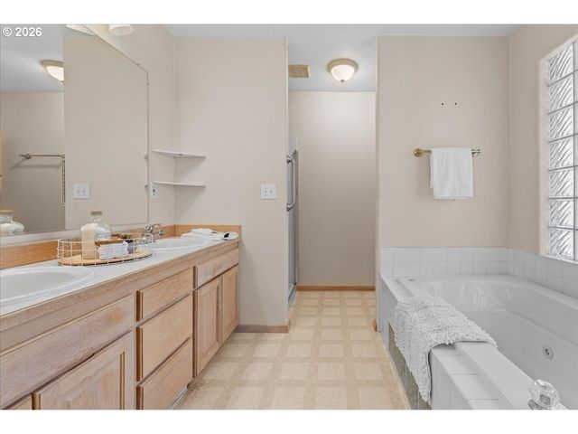 36740 ELDRIDGE Dr, Sandy, OR 97055