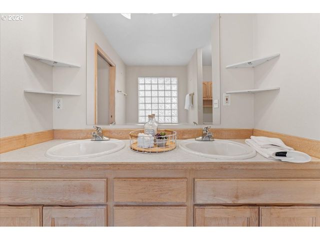 36740 ELDRIDGE Dr, Sandy, OR 97055