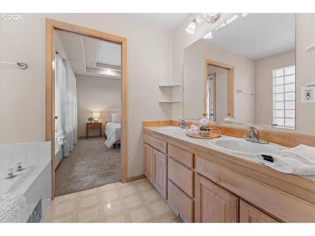 36740 ELDRIDGE Dr, Sandy, OR 97055