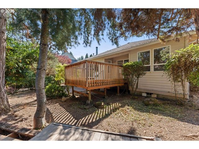 36740 ELDRIDGE Dr, Sandy, OR 97055