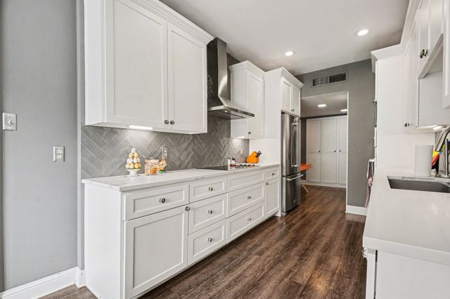 6126 Averill Way 203W, Dallas, TX 75225