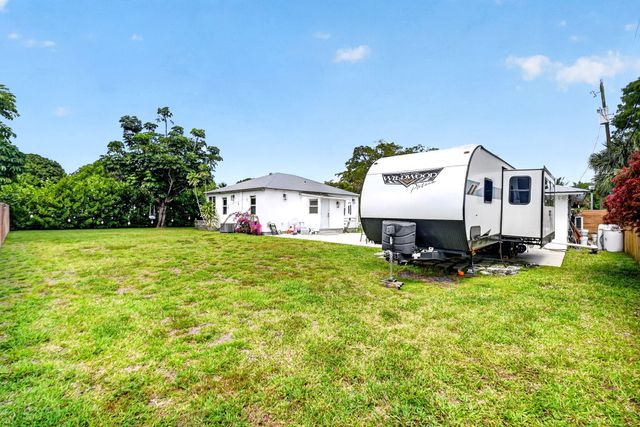 702 Forest Hill Boulevard, West Palm Beach, FL 33405