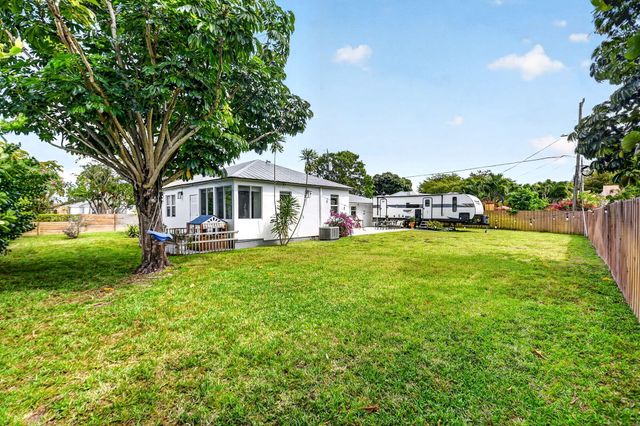 702 Forest Hill Boulevard, West Palm Beach, FL 33405