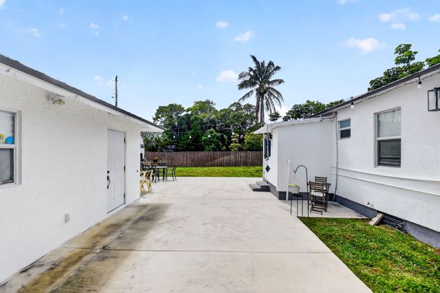 702 Forest Hill Boulevard, West Palm Beach, FL 33405