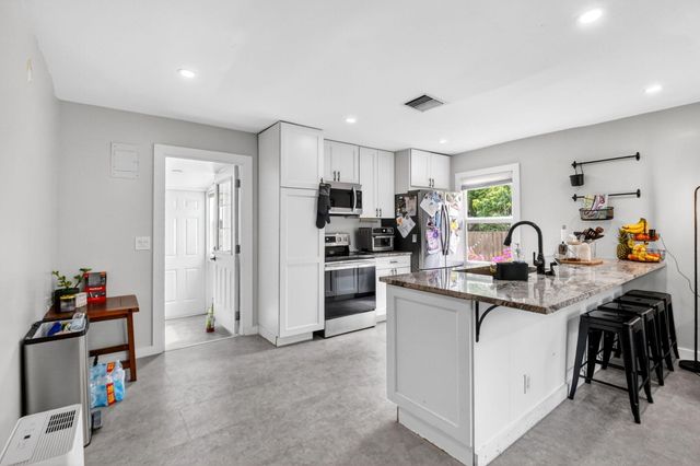 702 Forest Hill Boulevard, West Palm Beach, FL 33405