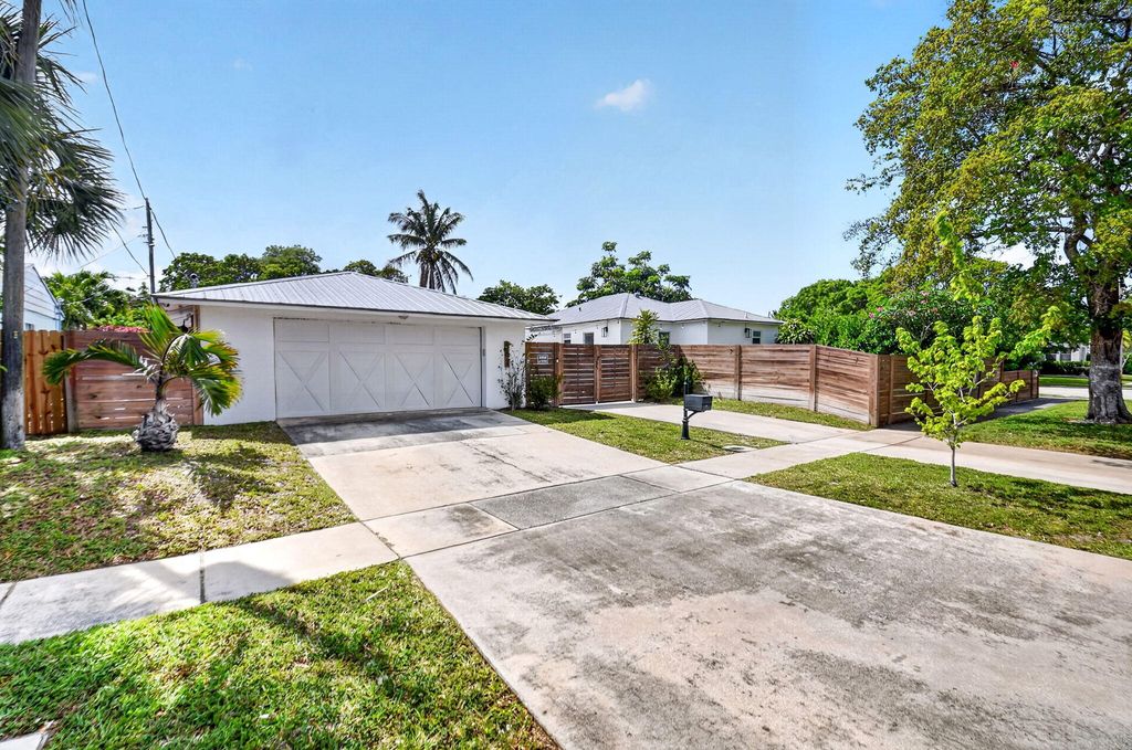 702 Forest Hill Boulevard, West Palm Beach, FL 33405