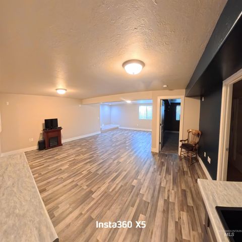 891 N Pointe Dr, Twin Falls, ID 83301