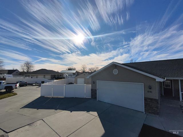 891 N Pointe Dr, Twin Falls, ID 83301
