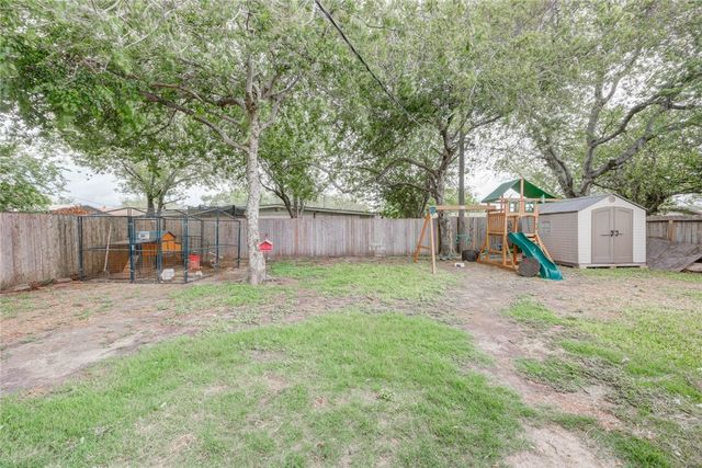 1011 Diomede Dr, Portland, TX 78374