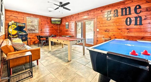 1150 Ogle Hills Road, Gatlinburg, TN 37738