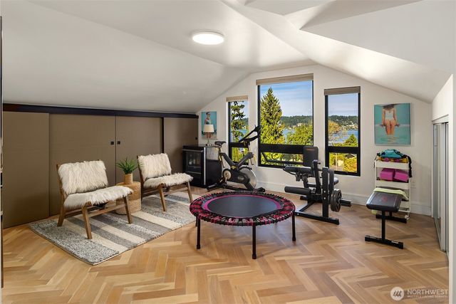 17227 SE 40th Place, Bellevue, WA 98008