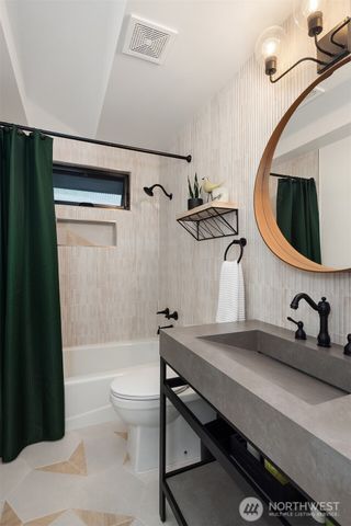 17227 SE 40th Place, Bellevue, WA 98008