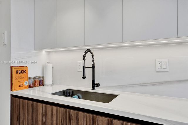 1000 Quayside Ter 707, Miami, FL 33138