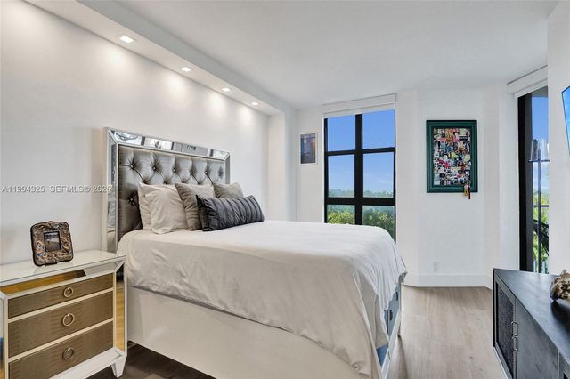 1000 Quayside Ter 707, Miami, FL 33138