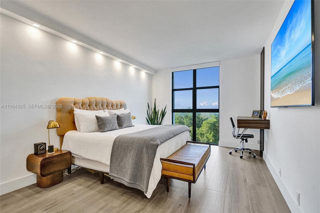 1000 Quayside Ter 707, Miami, FL 33138