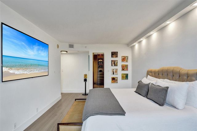 1000 Quayside Ter 707, Miami, FL 33138